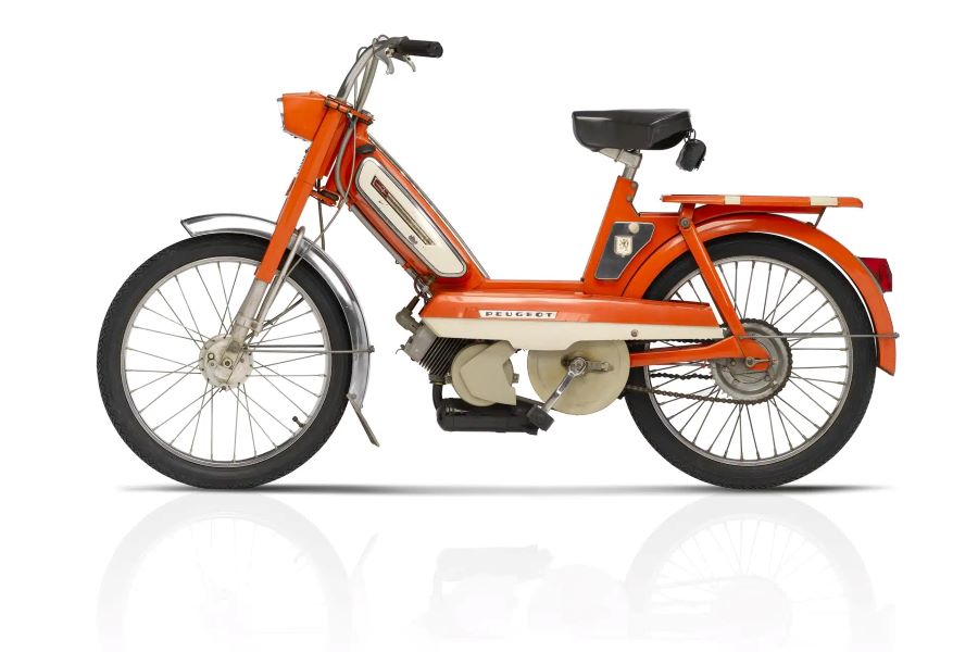 Versión del Peugeot 103 a combustión interna de 1971