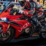 Voge RR660S: el regreso de las supersport de cuatro cilindros Una Voge RR660S roja es pilotada a toda velocidad