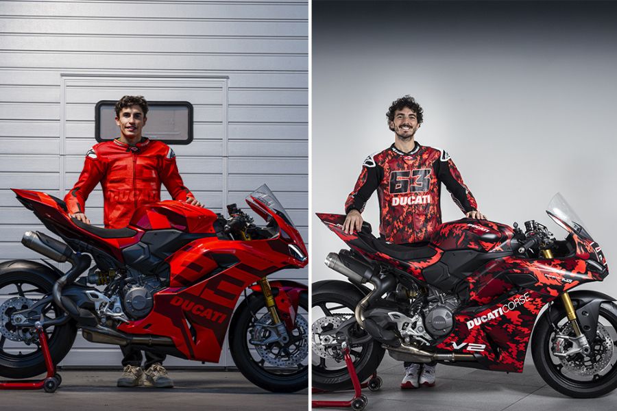 A cuadro repartido, Marc Márquez y Pecco Bagnaia posan con sus respectivas Panigale V2 MM93 y FB63