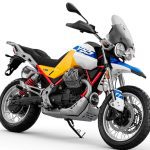 Una Moto Guzzi V85 TT con su nueva gráfica Giallo Wadi