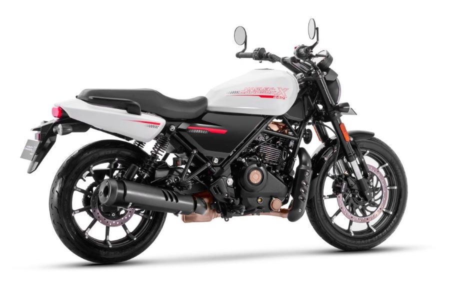 Vista lateral derecha de una moto Harley-Davidson X440 T blanca