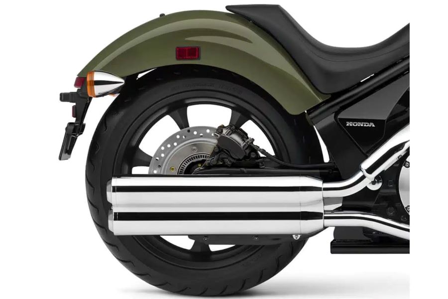 Parte trasera de una moto Honda Fury 2026 verde