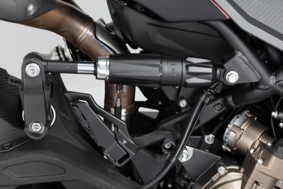 Italjet Dragster 459 Twin: violencia mecánica controlada Vista de la suspensión trasera de un scooter Italjet Dragster 459 Twin SmartShift