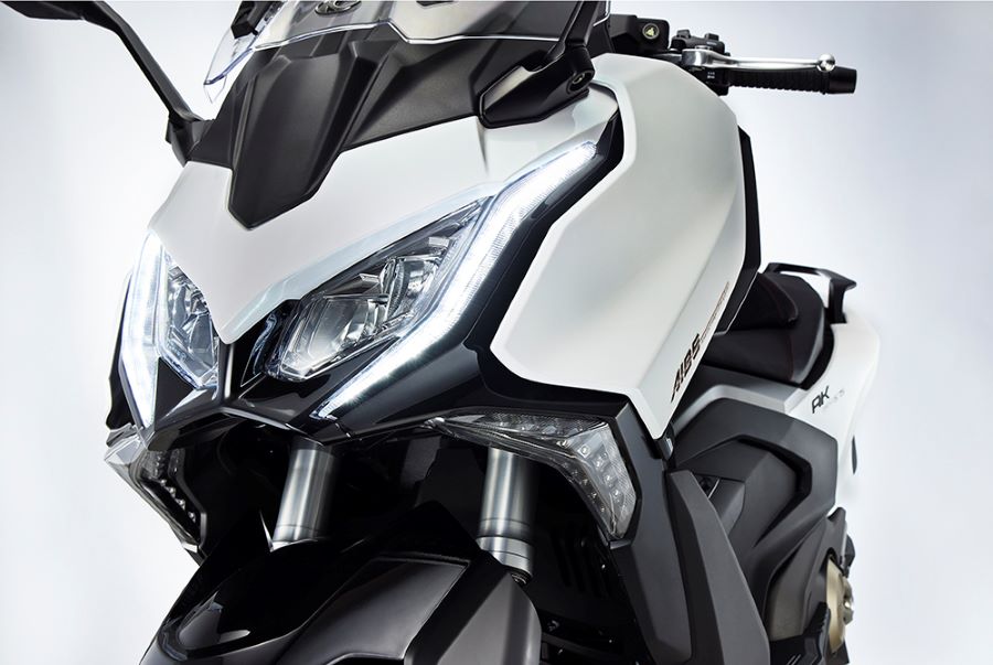 Kymco lanza Downtown 350 GT y AK Premium 575 en Argentina