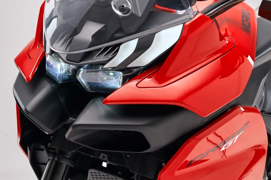 Frontal de la Moto Morini Corsaro GT 2026 roja