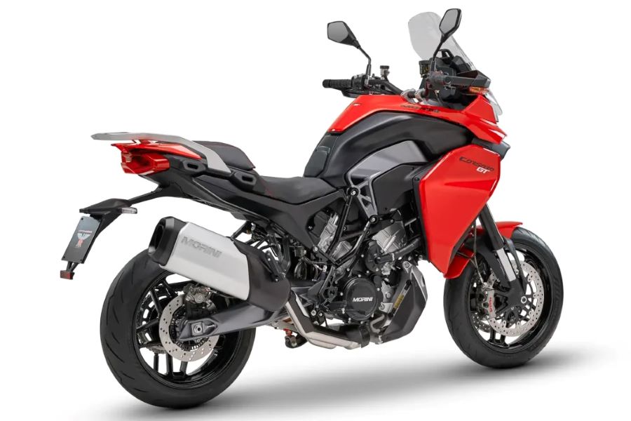 La Moto Morini Corsaro GT entra al touring con identidad propia Vista lateral derecha en perspectiva de una Moto Morini corsaro GT 2026 roja