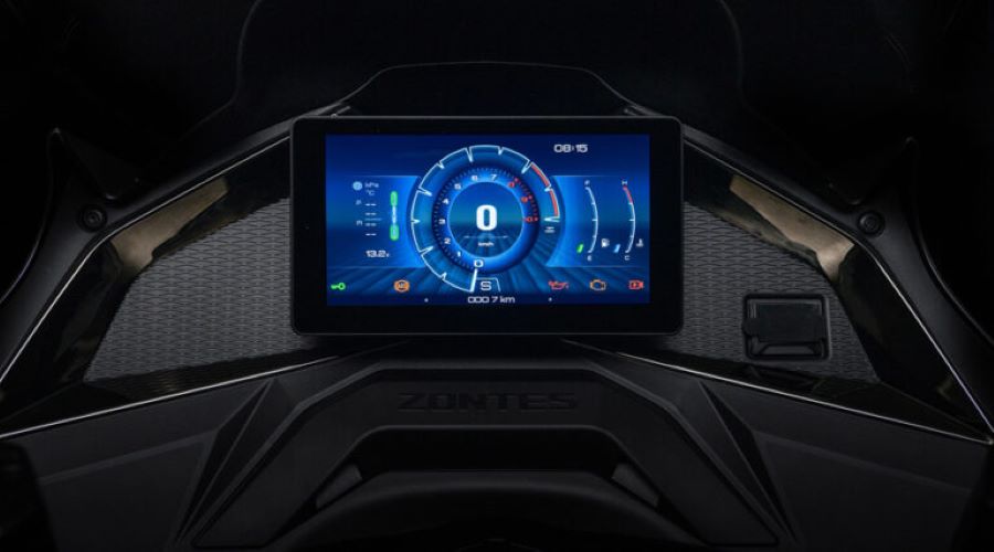 Pantalla del scooter Zontes 368K con fondo azul