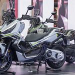 Zontes 552: tecnología que incomoda a Honda y Yamaha Dos scooter Zontes 552G se lucen desde el stand de la marca china en el EICMA 2025