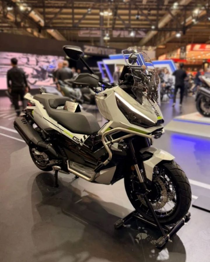 Un scooter Zonte 552G exhibido en el EICMA 2025