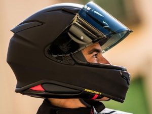 Un casco Shoei NXR-2