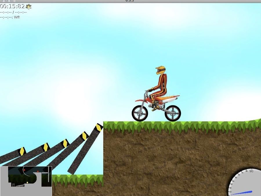 Una secuencia del videojuego X-Moto en la que el corredor se acerca a una serie de postes tumbados