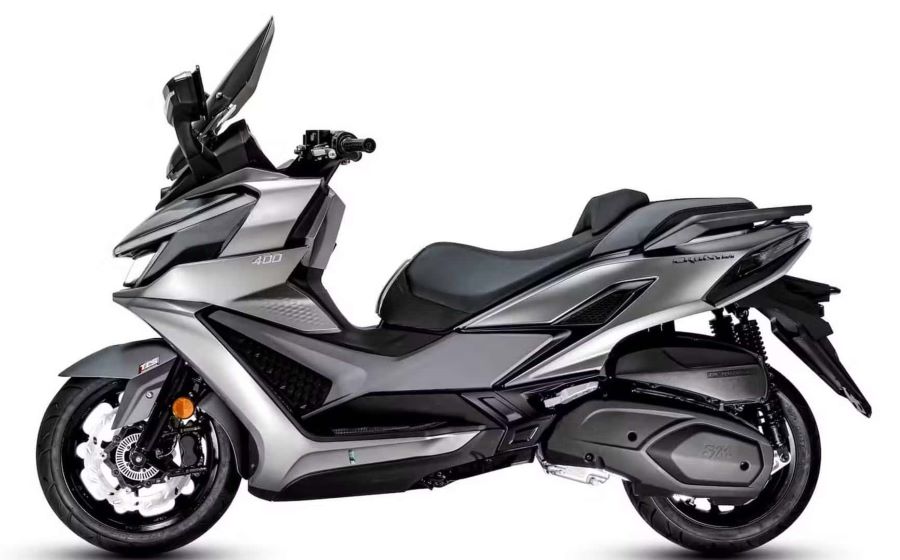 Lateral izquierdo de un scooter SYM Cruisym 400 gris