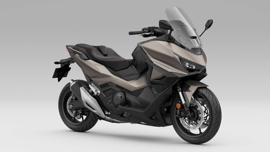 Honda Forza 750: el scooter que piensa como moto grande Imagen estática de un scooter Honda Forza 750
