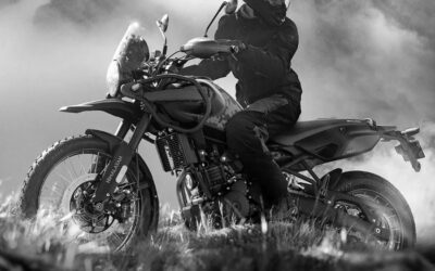 Himalayan 450 Mana Black: cuando la aventura viene de serie