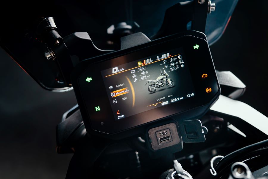 La VOGE 300DS 2026 convierte la entrada de gama en ventaja Tablero de la VOGE 300DS 2026