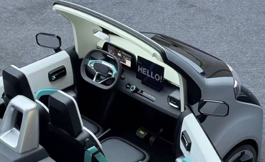 el microcoche eléctrico de la marca Ezi visto desde arriba y con las puerstas abiertas