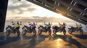 Cinco Ducati Multistrada V4 de colores especiales otorgados por el programa Factory Made de la marca