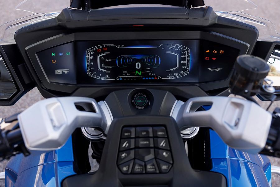 MITT GT-K 750: ¿fin del prejuicio chino? El tablero de una moto MITT GT-K 750 visto desde la posición del piloto