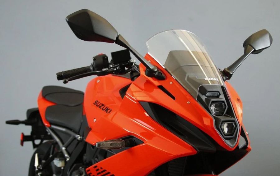 GSX-8R 2026: naranja que desconcierta, carácter intacto
