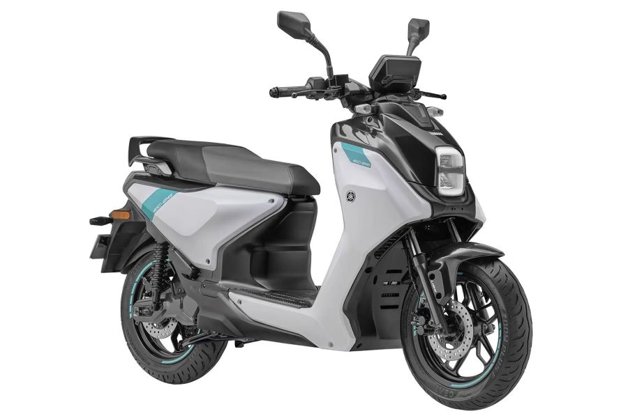 Lateral derecho de un scooter Yamaha EC-06