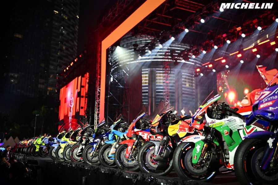 En el escenario de la presentación de MotoGP 2026, todas las motos participantes.