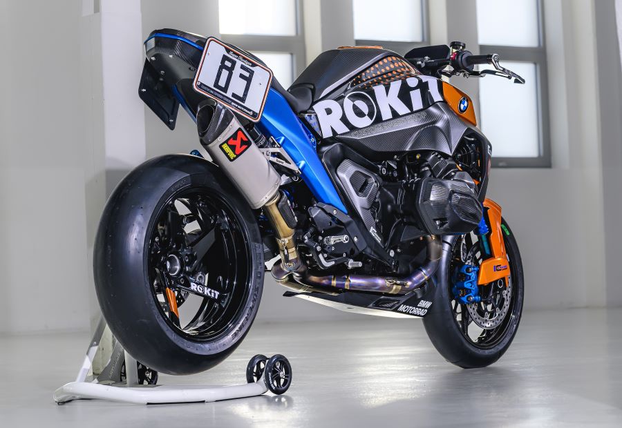 BMW R 1300 R Superhooligan revive la gesta de Daytona 1976 Perspectiva trasera derecha de una BMW R 1300 R Superhooligan