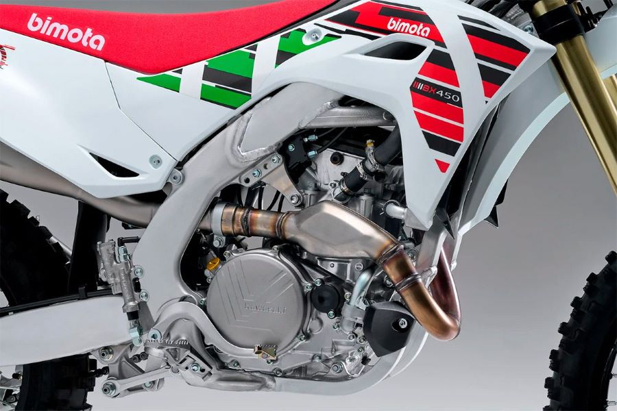 Vista parcial del motor y parte de ciclo de una moto Bimota BX450