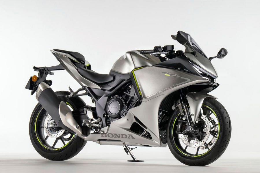 Lateral derecho de una moto Honda CBR400R FOUR