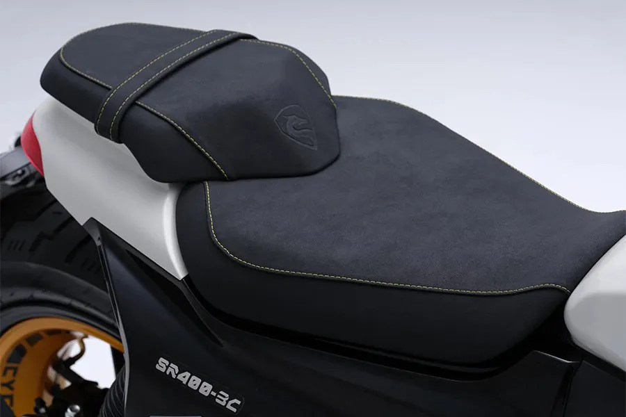 asiento de una moto Cyclone AQS401