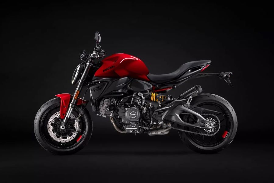 Lateral izquierdo de una Ducati Monster 2026 roja