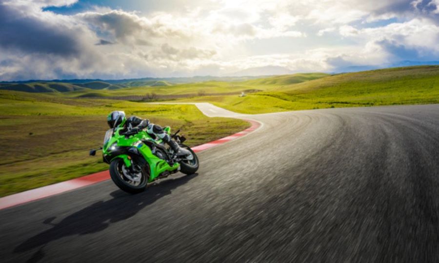 Una Kawasaki Ninja ZX-6R en acción en pista