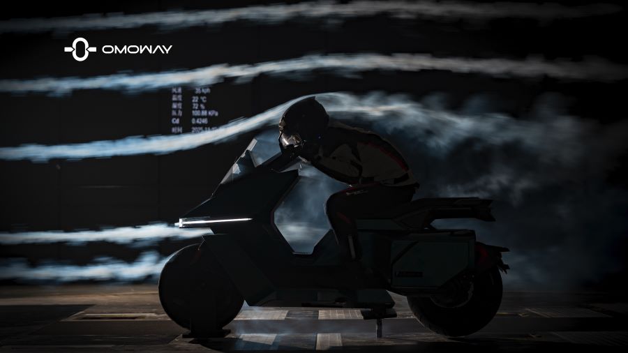 Un scooteer Omoway Omo X es probado en el túnel de viento