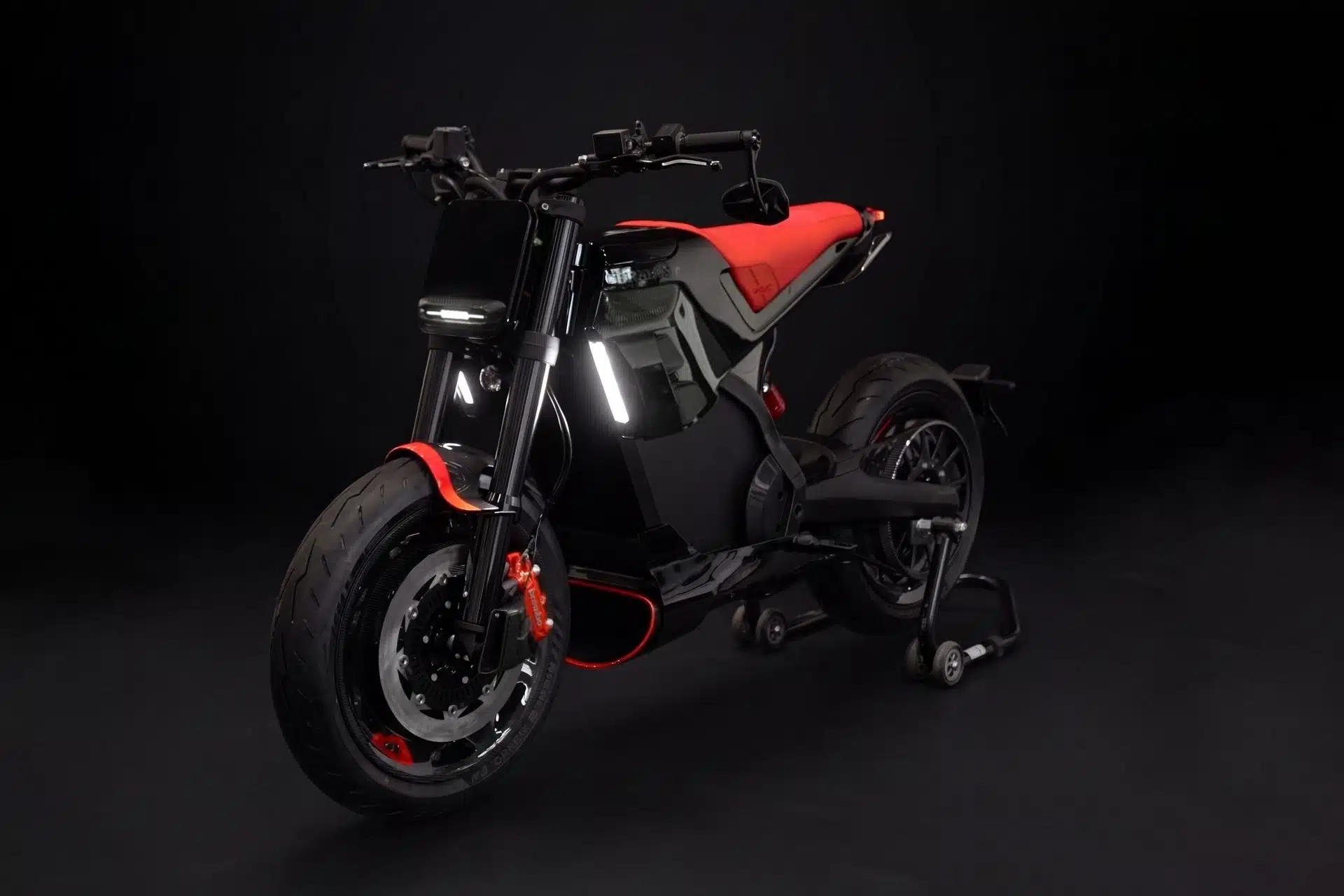 Una moto Brabus X DAB negra