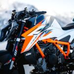 Vista parcial de una moto KTM 1390 Super Duke RR 2026