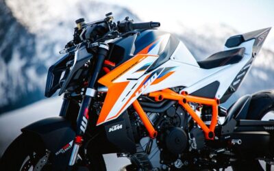 La KTM 1390 Super Duke RR invade territorio superbike