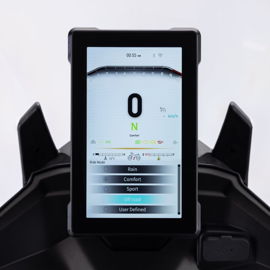 Pantalla digital vertical de una Moto Kove 800X GT