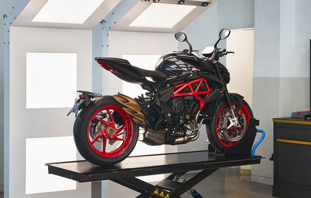 Brutale 800 Nero Carbonio: oscura, elegante y más provocadora