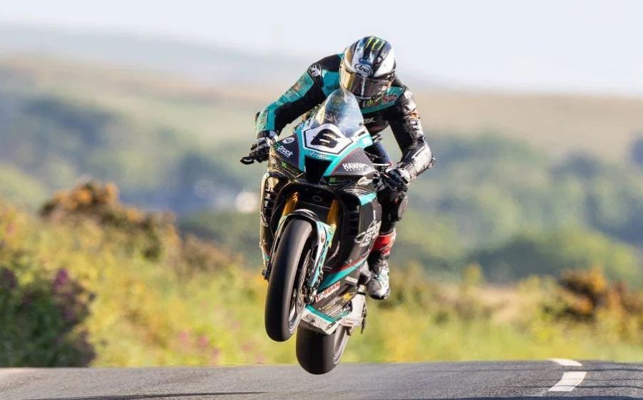 Michael Dunlop "vuela" en el TT Isla de Man