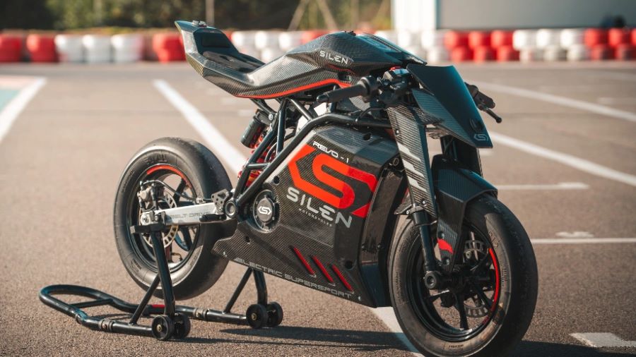 Una moto Silen Revo-1 posa sobre una pista