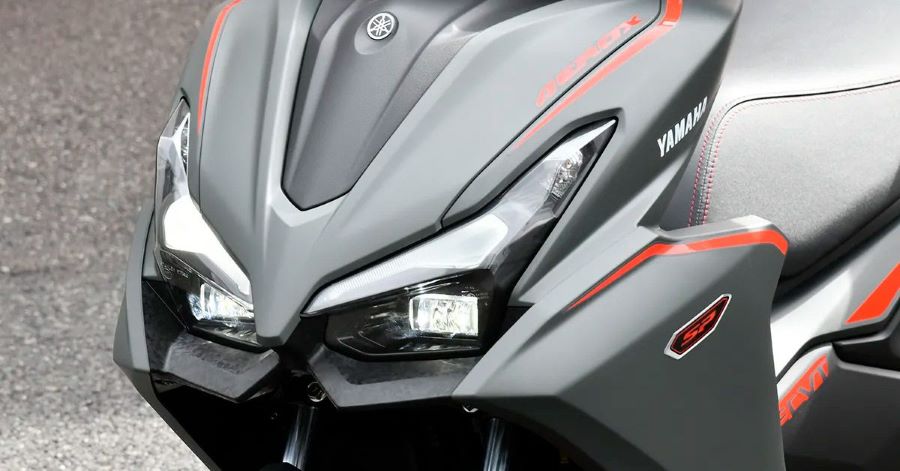 Frontal de un scooter Yamaha Aerox Turbo