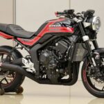 Una moto Yoshimura CB1000F en su caballete trasero