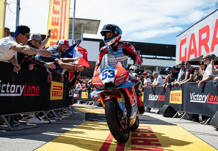 El piloto francés debise entra al paddok como gandaro en el WSSP de portimao 2026