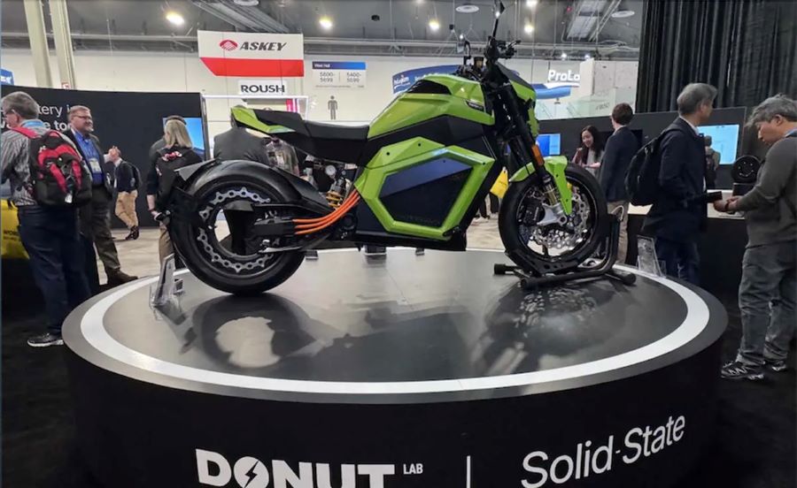 Batería de estado sólido en motos: entre pruebas y críticas