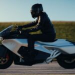 La BMW Vision K18 apuesta por 6 cilindros y una silueta de avión Un piloto acelera sobre un prototipo BMW Vision K18