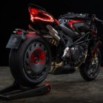 La Brutale 1000 ABT une emoción italiana y obsesión alemana Vista en perspectiva trasera de una MV Agusta Brutale 1000 ABT