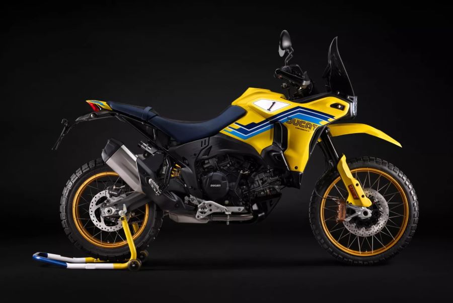 Ducati Collezione 100 traduce su historia en motos de culto Lateral de la DesertX 100 de la Collezione 100
