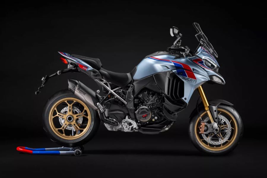 Ducati Collezione 100 traduce su historia en motos de culto Lateral derecho de una Multistrada V4 RS 100 de la Collezione 100