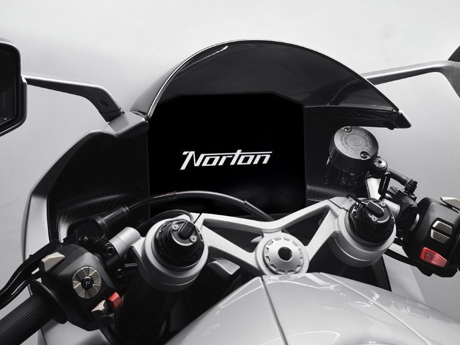 mandos de una superbike británica Norton Manx R 