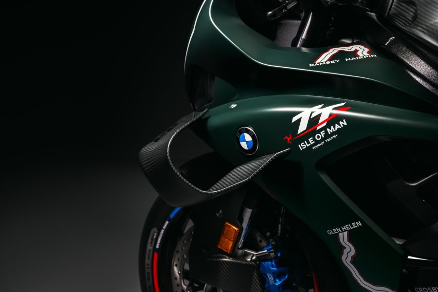 lateral izquierdo del frontal de una BMW M 1000 RR TT 2026