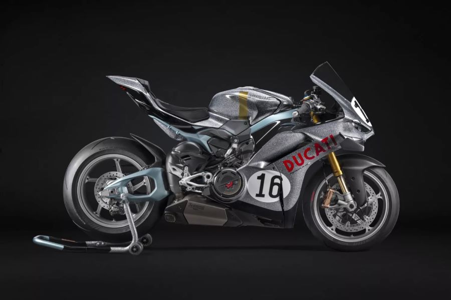 Ducati Collezione 100 traduce su historia en motos de culto Lateral de una Paigale V4 S100 de la Collezione 100
